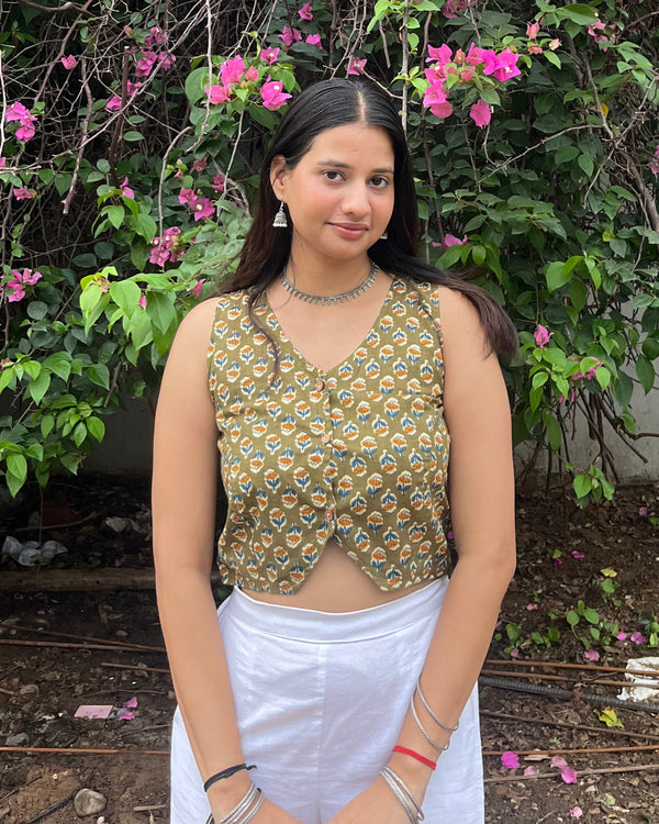 Green Butti Cotton V Neck Crop Top