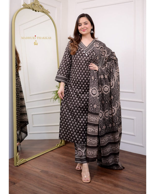 Black Cotton Butti Printed Kurta Pant Set with Mulmul Dupatta