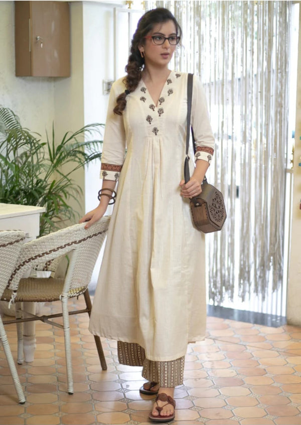 Classy Cotton Flex Off-White Kurta Set With Embroidered Yoke